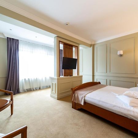 Hotel Amadeus Fokszany Zewnętrze zdjęcie