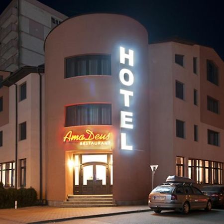 Hotel Amadeus Fokszany Zewnętrze zdjęcie