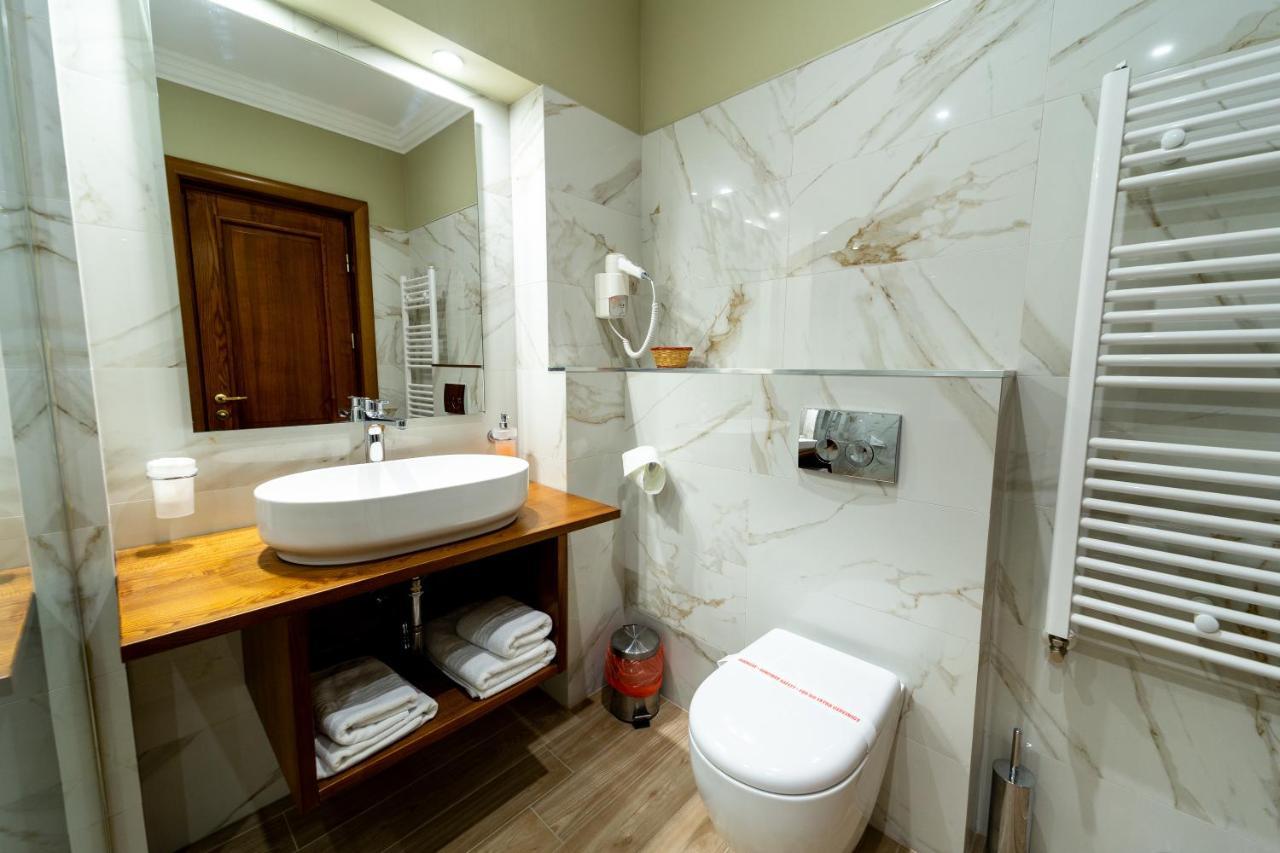 Hotel Amadeus Fokszany Zewnętrze zdjęcie