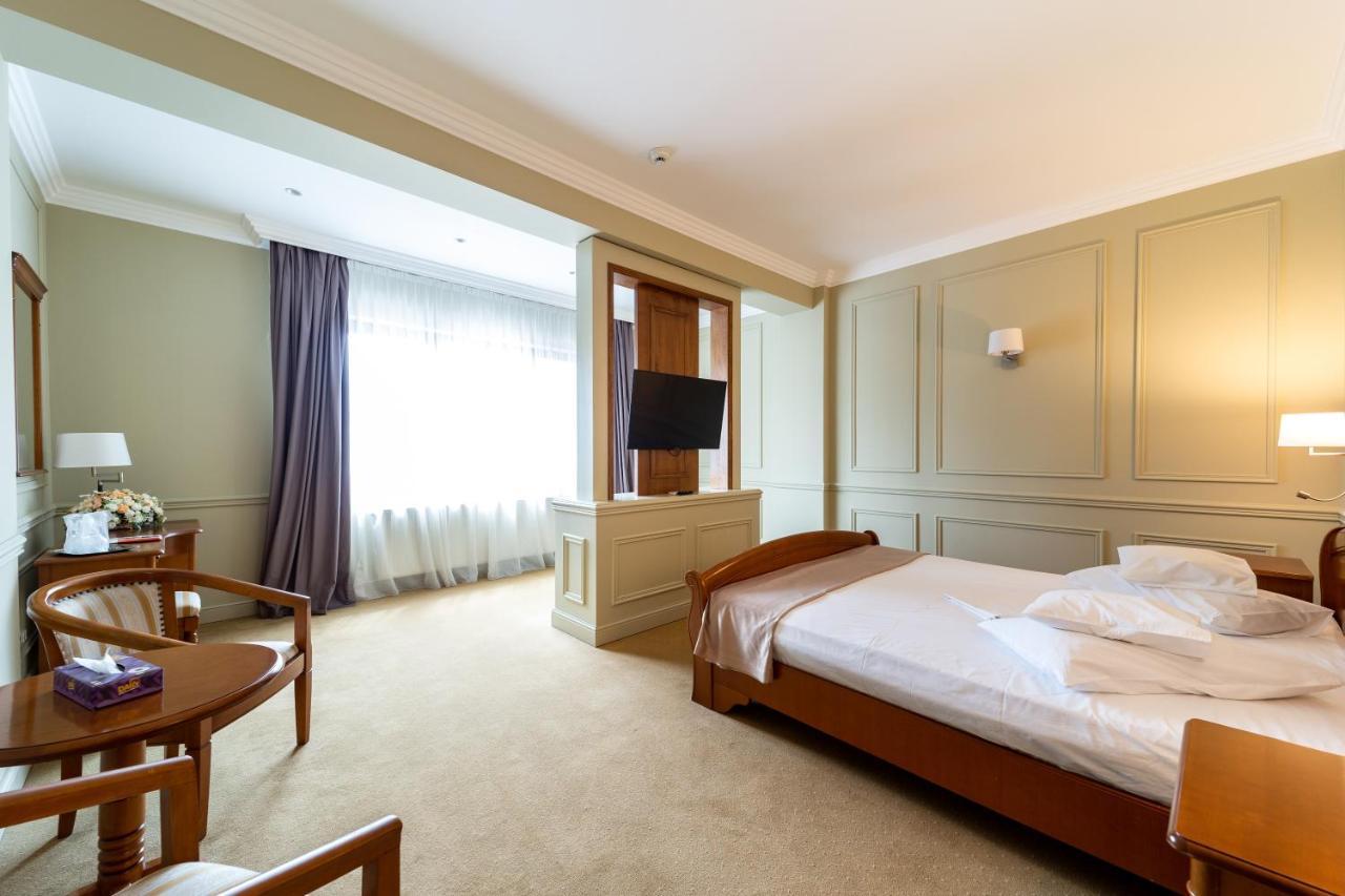 Hotel Amadeus Fokszany Zewnętrze zdjęcie