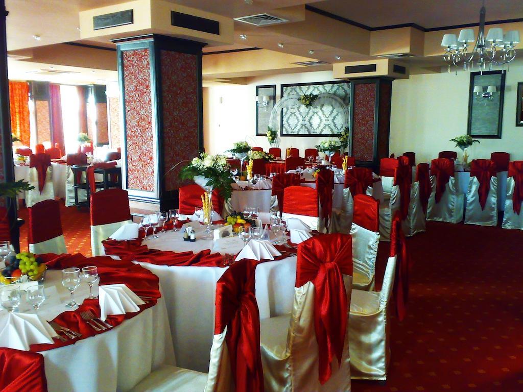 Hotel Amadeus Fokszany Zewnętrze zdjęcie