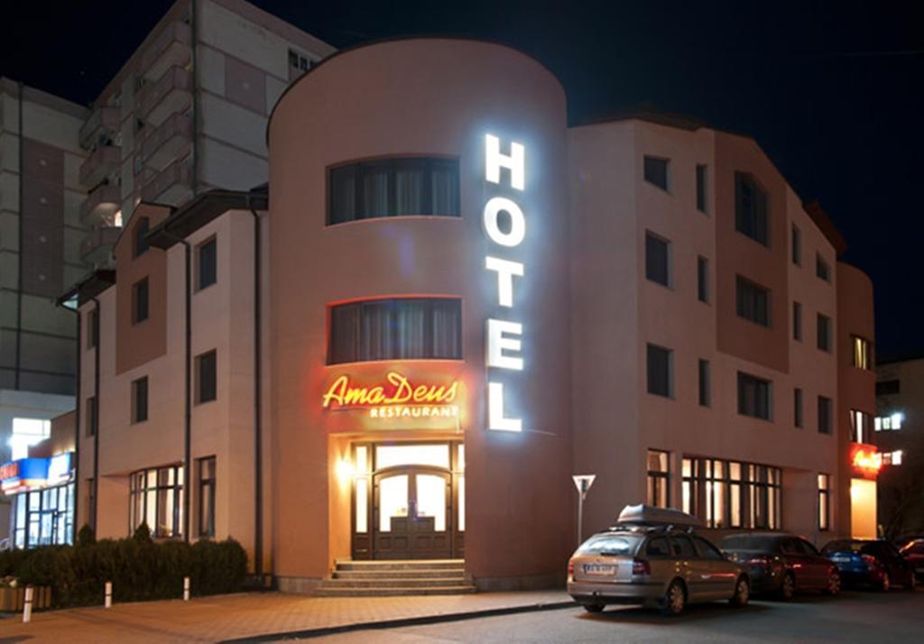 Hotel Amadeus Fokszany Zewnętrze zdjęcie