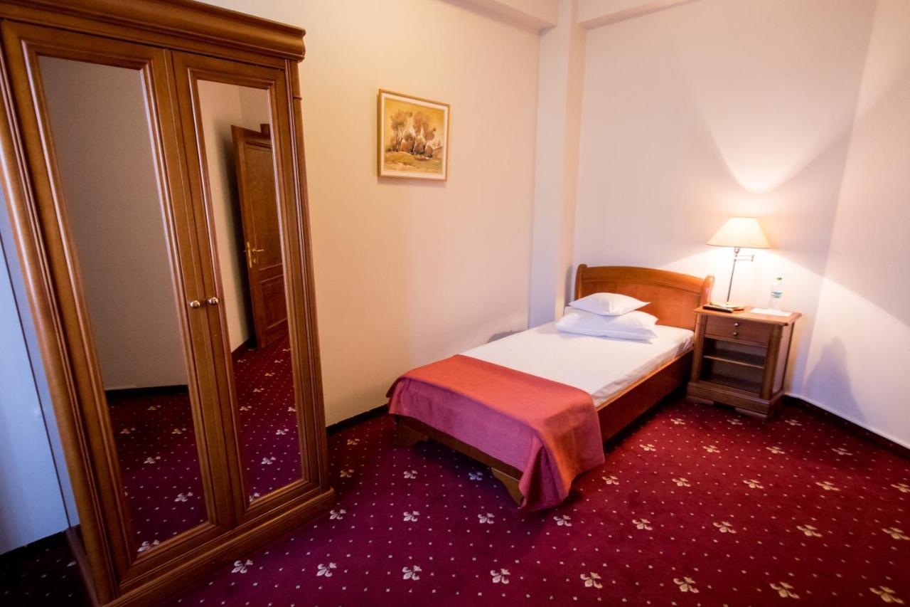 Hotel Amadeus Fokszany Zewnętrze zdjęcie