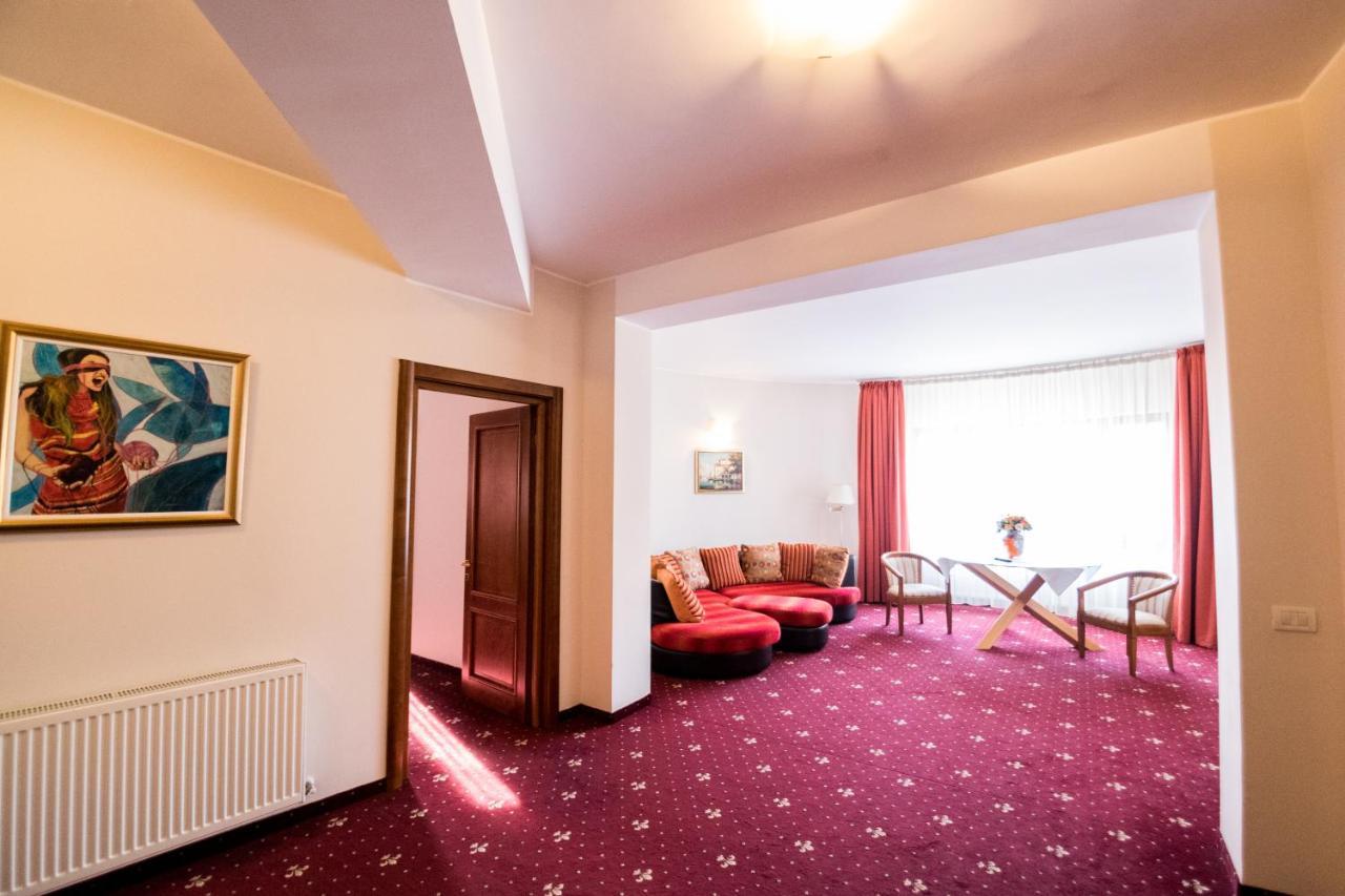 Hotel Amadeus Fokszany Zewnętrze zdjęcie