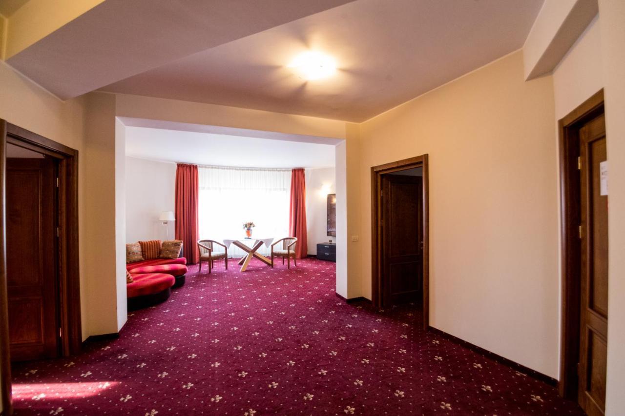 Hotel Amadeus Fokszany Zewnętrze zdjęcie