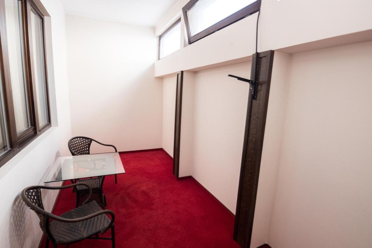 Hotel Amadeus Fokszany Zewnętrze zdjęcie