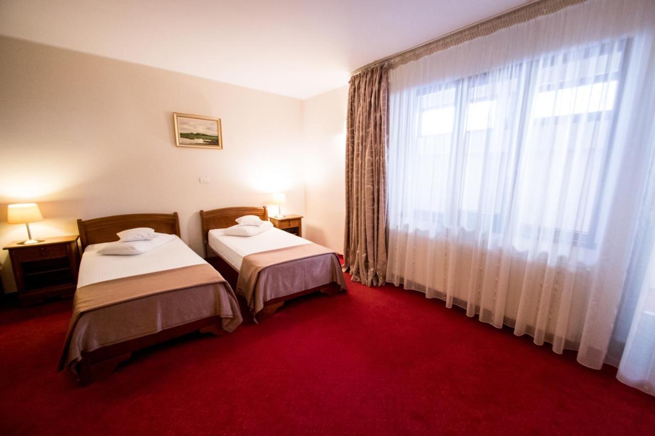 Hotel Amadeus Fokszany Zewnętrze zdjęcie