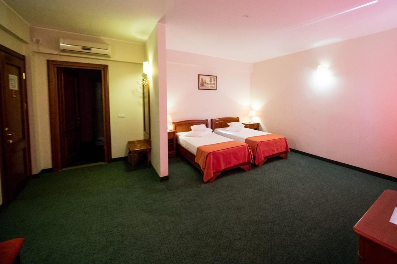 Hotel Amadeus Fokszany Zewnętrze zdjęcie