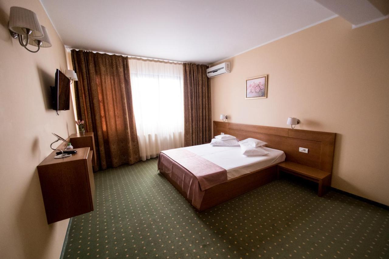 Hotel Amadeus Fokszany Zewnętrze zdjęcie