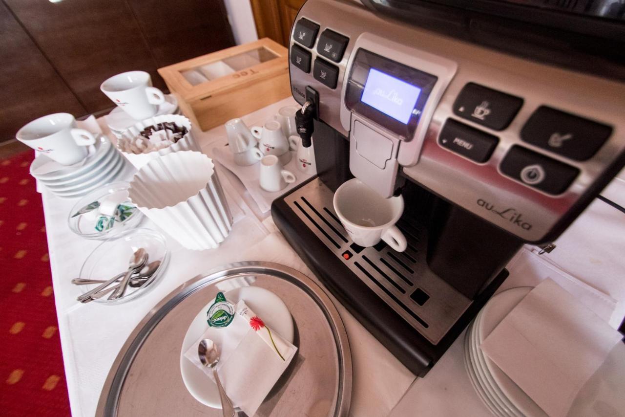 Hotel Amadeus Fokszany Zewnętrze zdjęcie