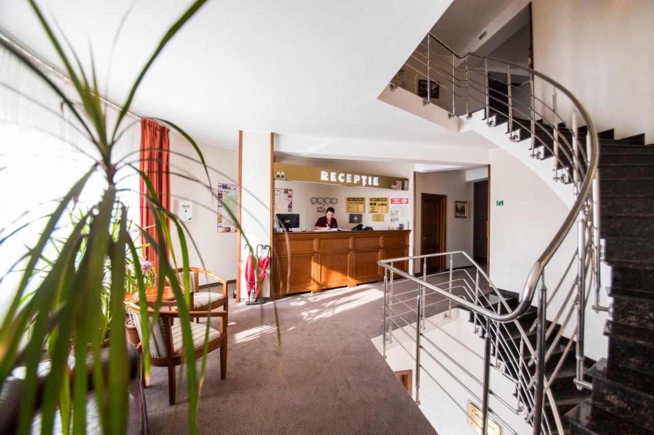 Hotel Amadeus Fokszany Zewnętrze zdjęcie