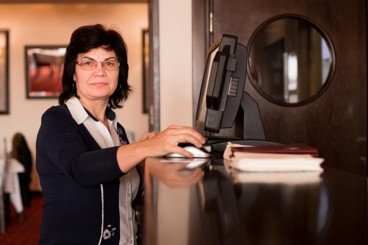 Hotel Amadeus Fokszany Zewnętrze zdjęcie