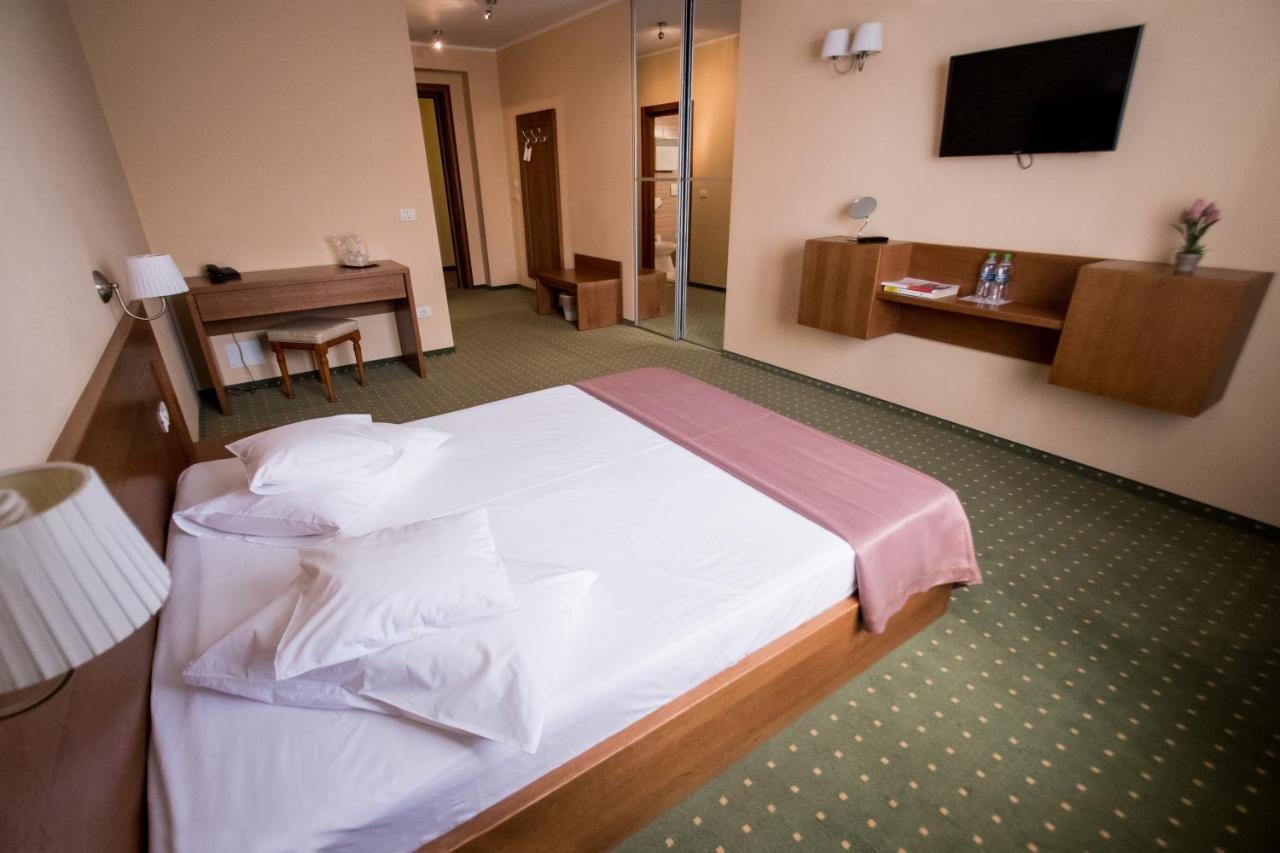 Hotel Amadeus Fokszany Zewnętrze zdjęcie