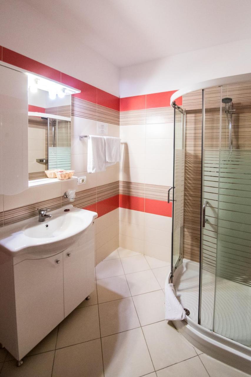 Hotel Amadeus Fokszany Zewnętrze zdjęcie
